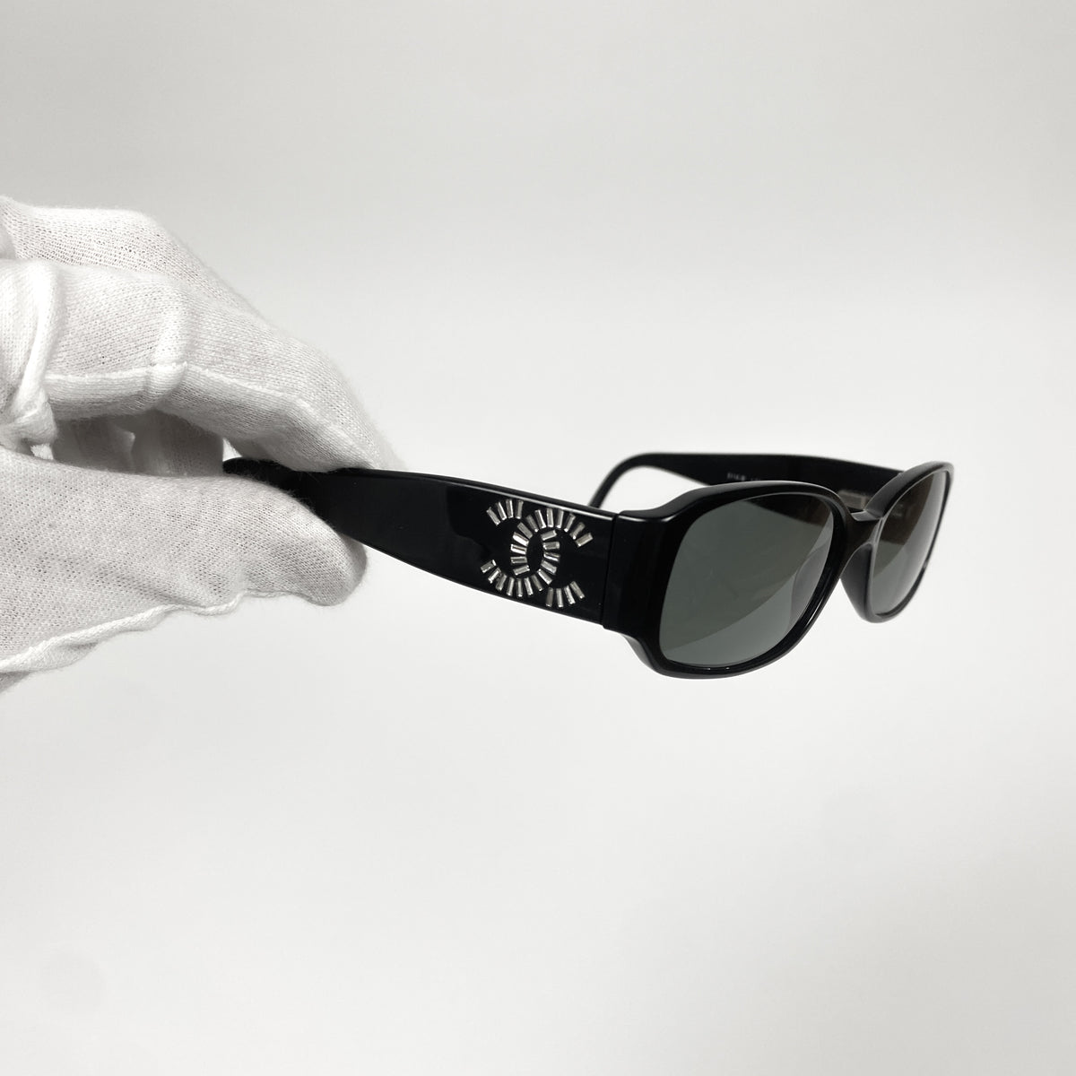 CHANEL Baguette Logo Sonnenbrille