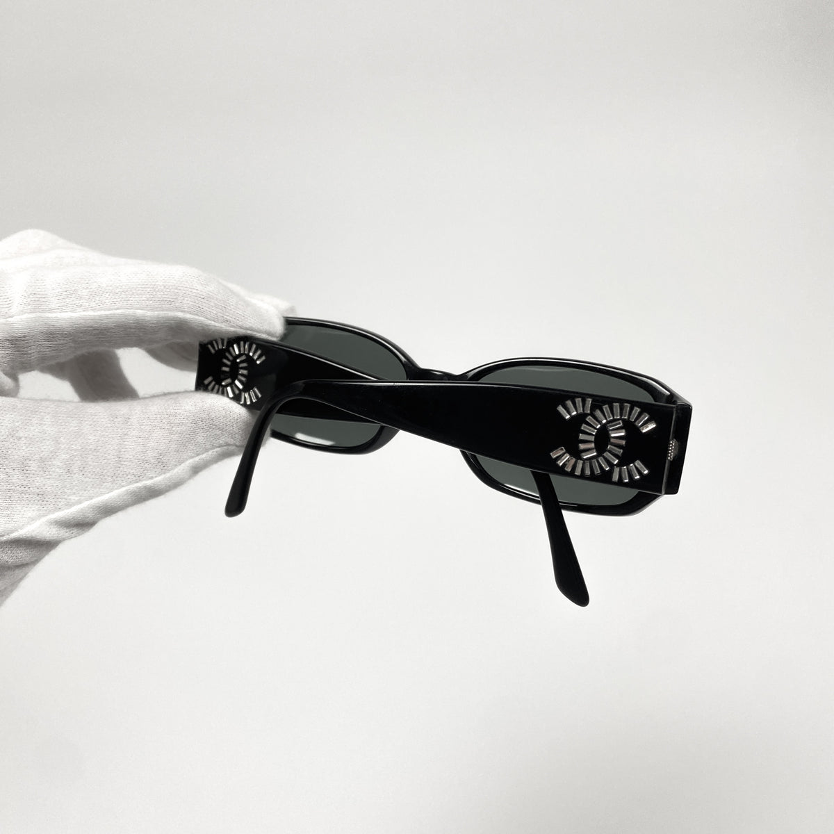 CHANEL Baguette Logo Sonnenbrille