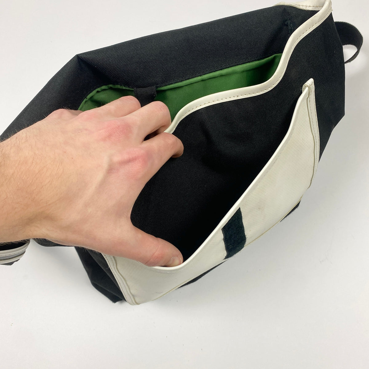 LACOSTE Umhängetasche