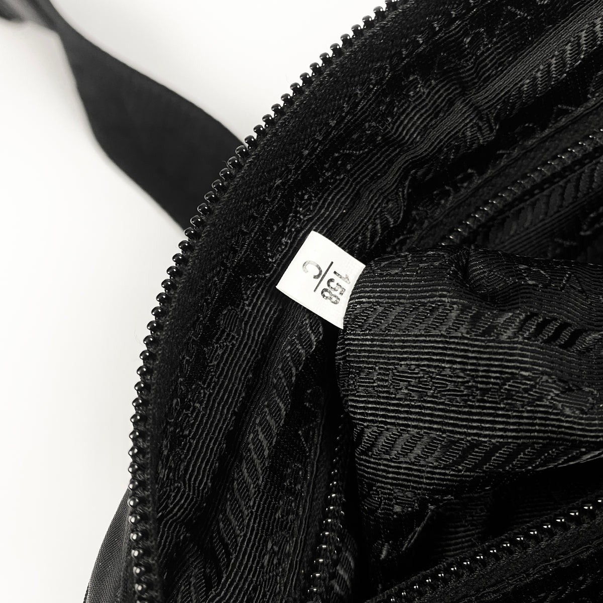 PRADA Re-Nylon Bauchtasche 2022