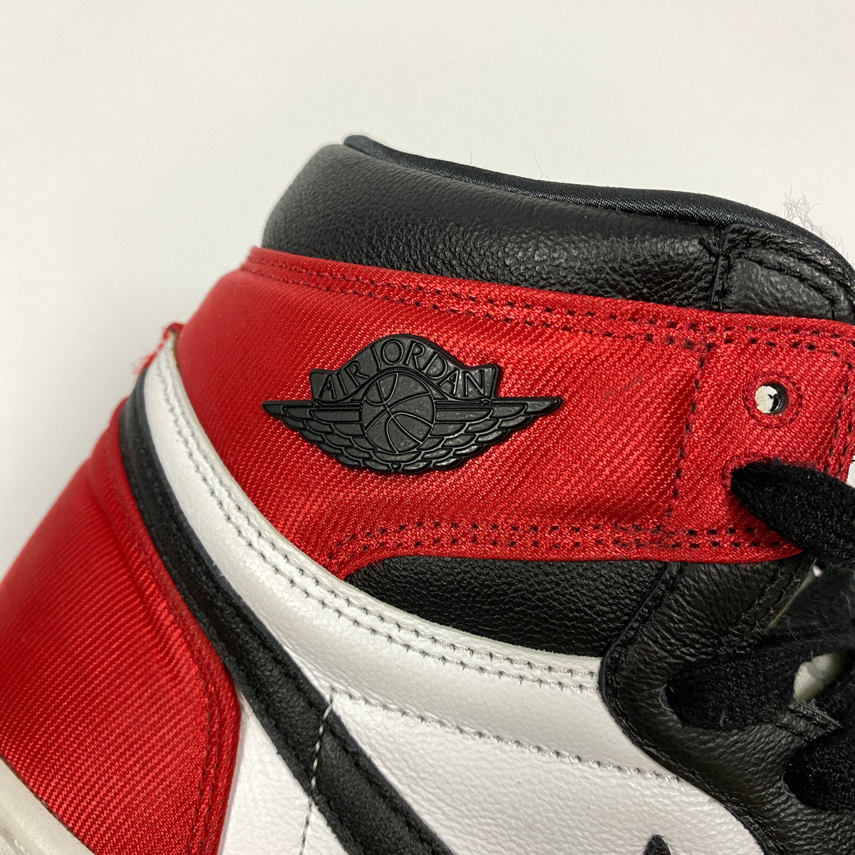 Nike Air Jordan 1 OG "Red Satin"