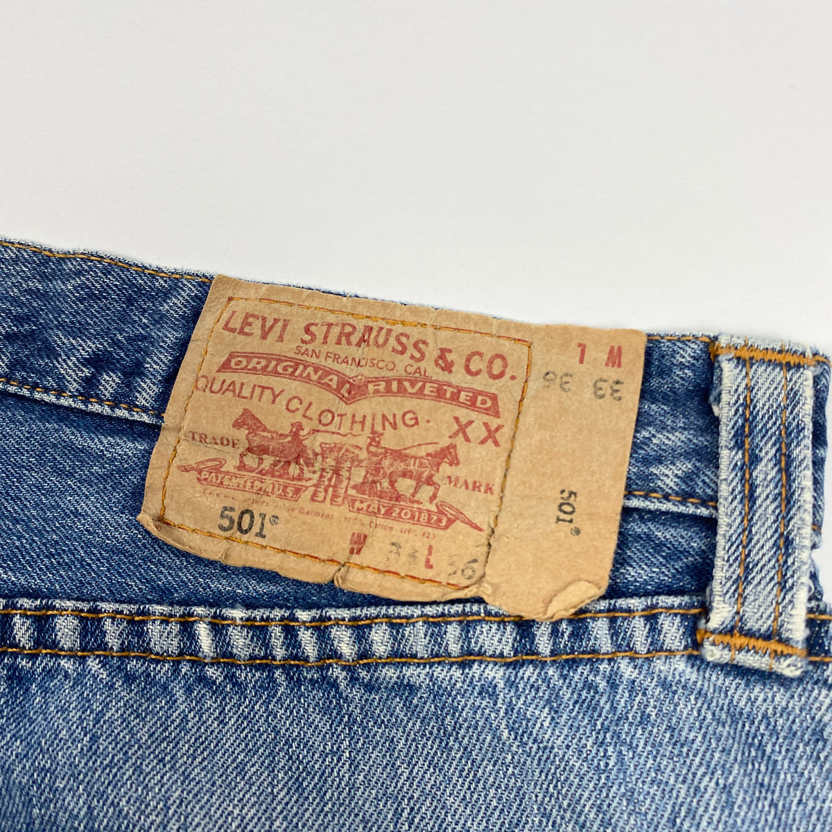 LEVIS Ripped Jeans