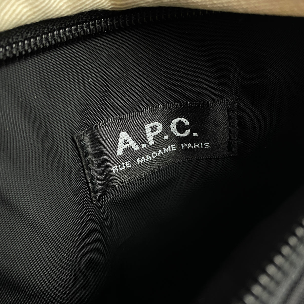 A.P.C. Umhängetasche
