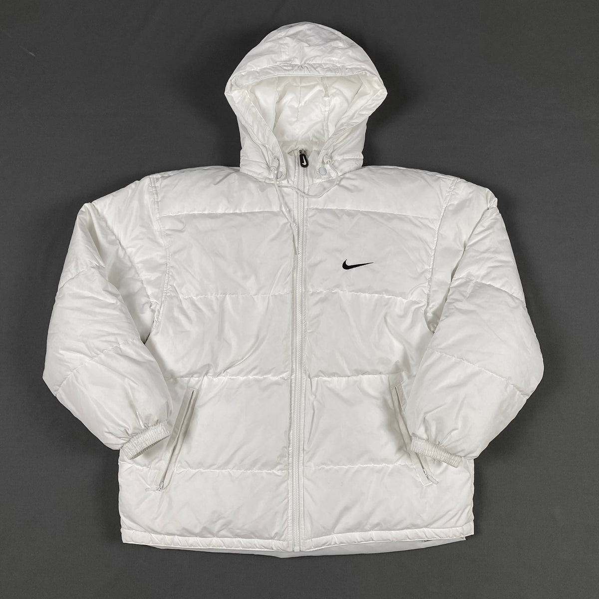 NIKE Spell Out Puffer Jacke