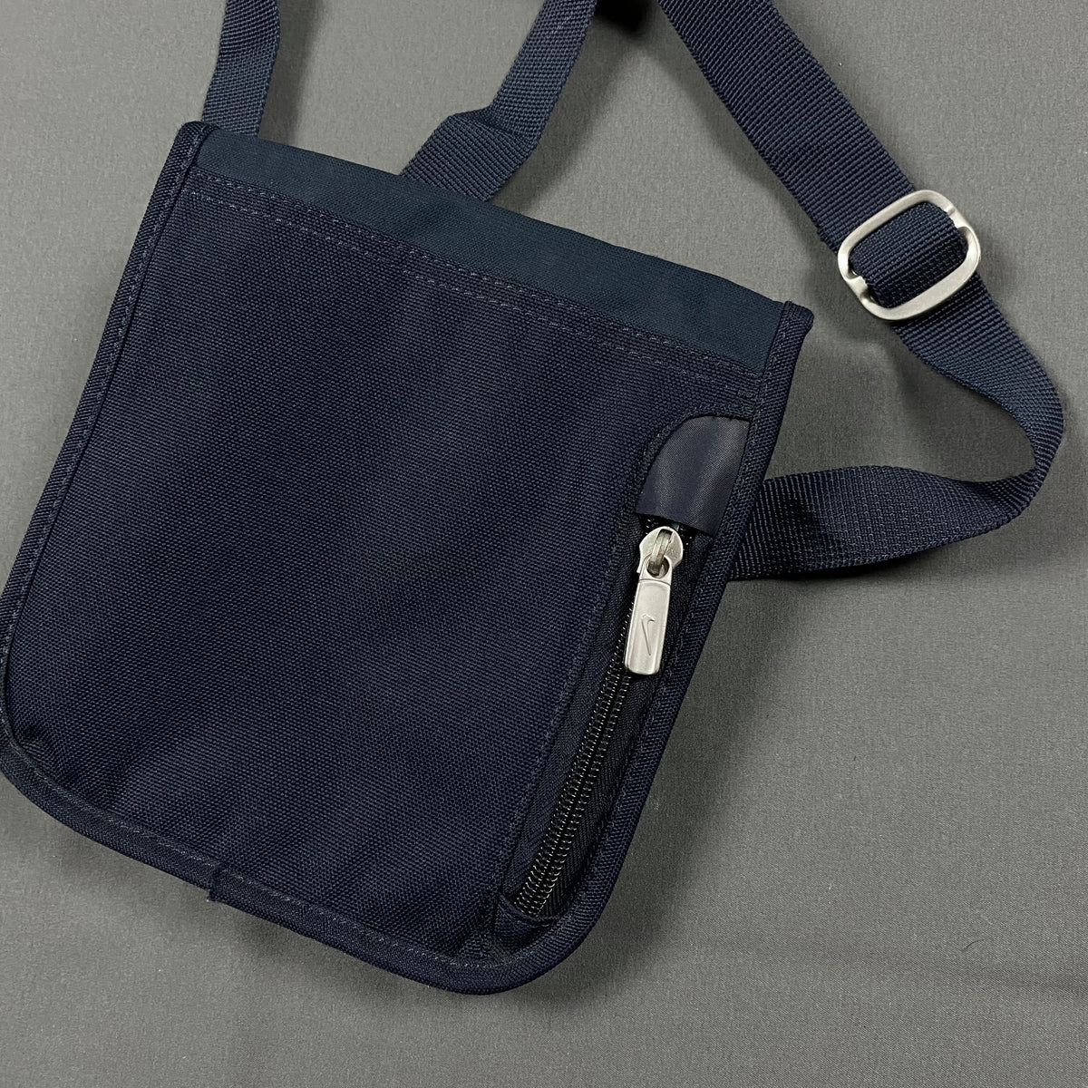 Vintage NIKE Reflective shoulder bag