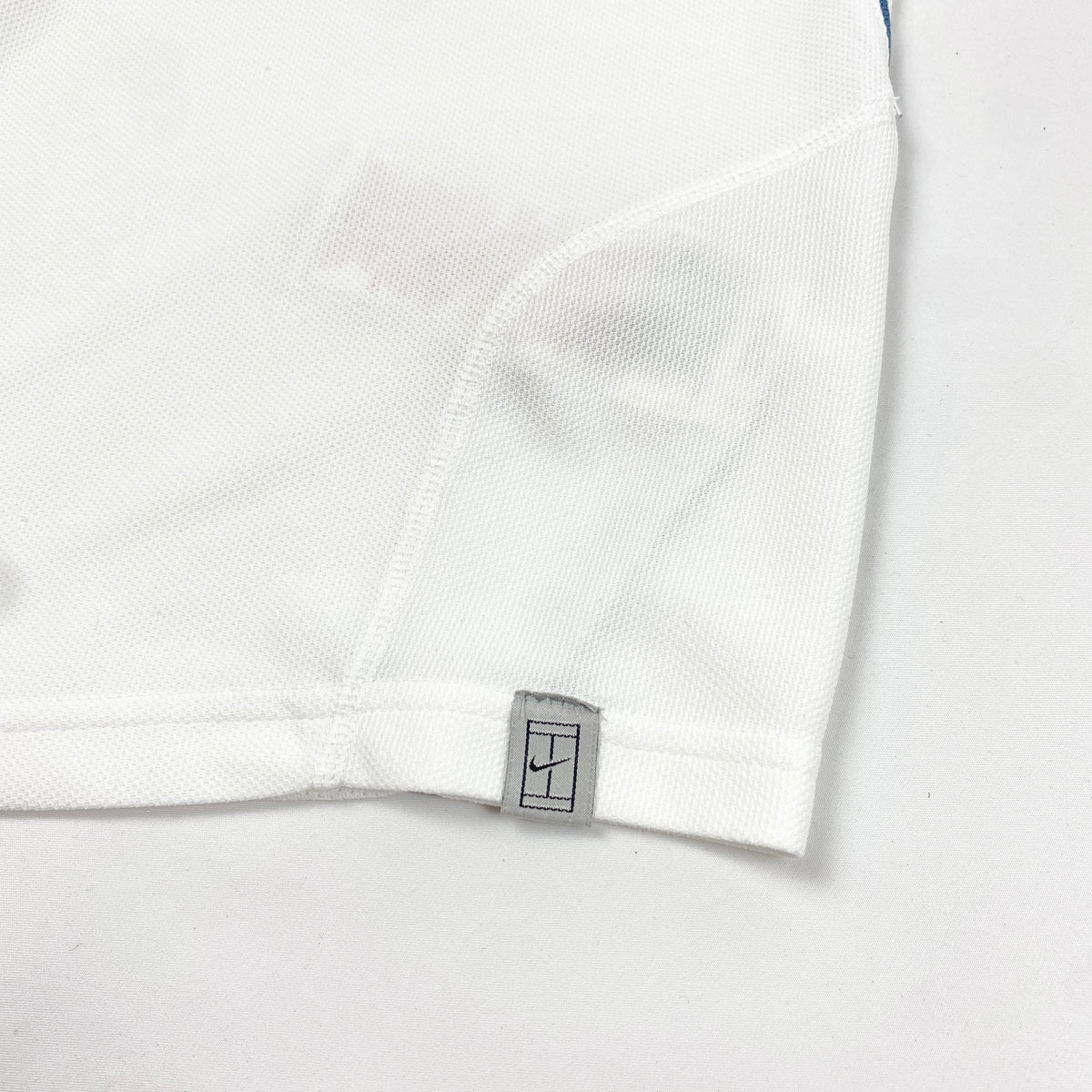 NIKE Middle Swoosh T-Shirt