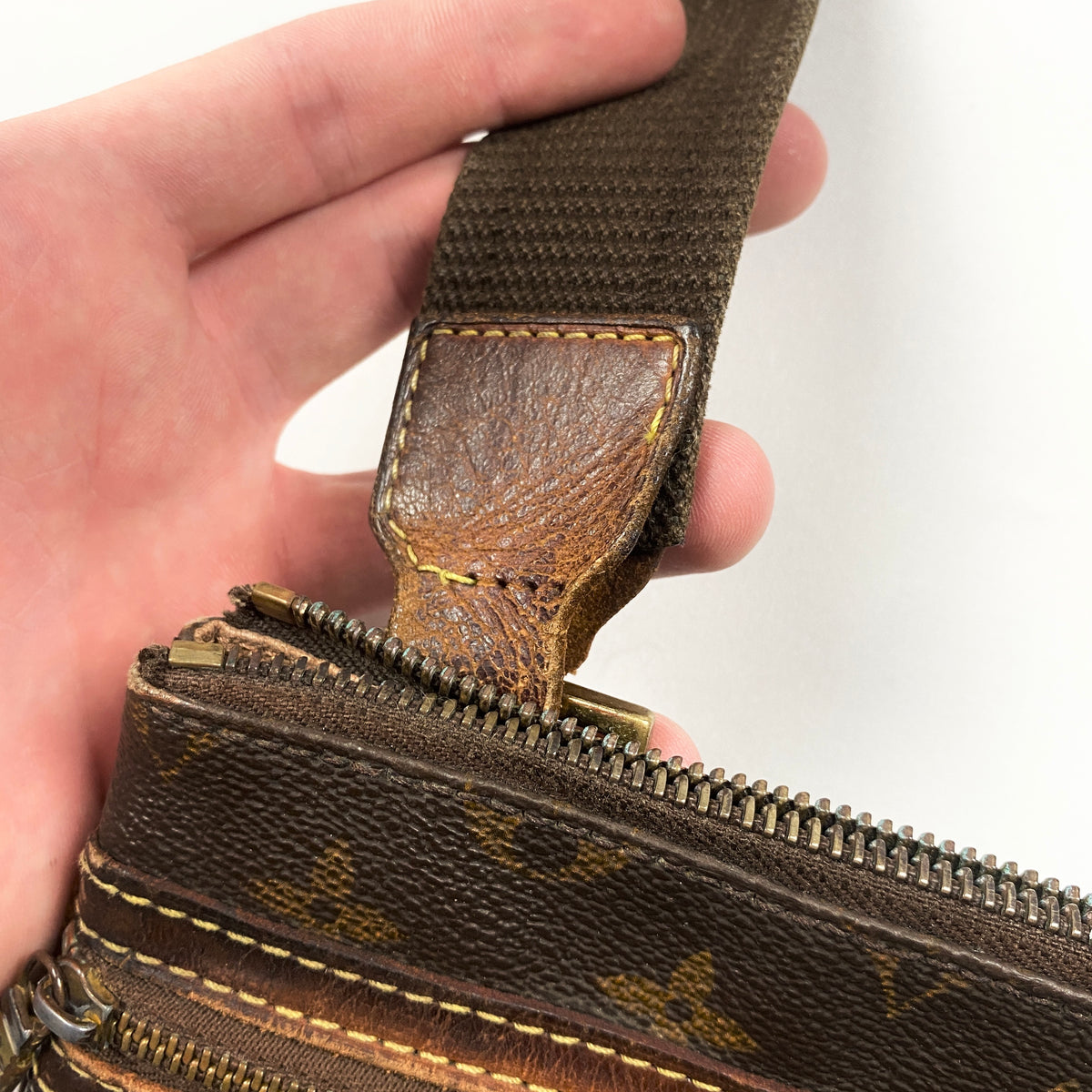 Vintage LOUIS VUITTON shoulder bag