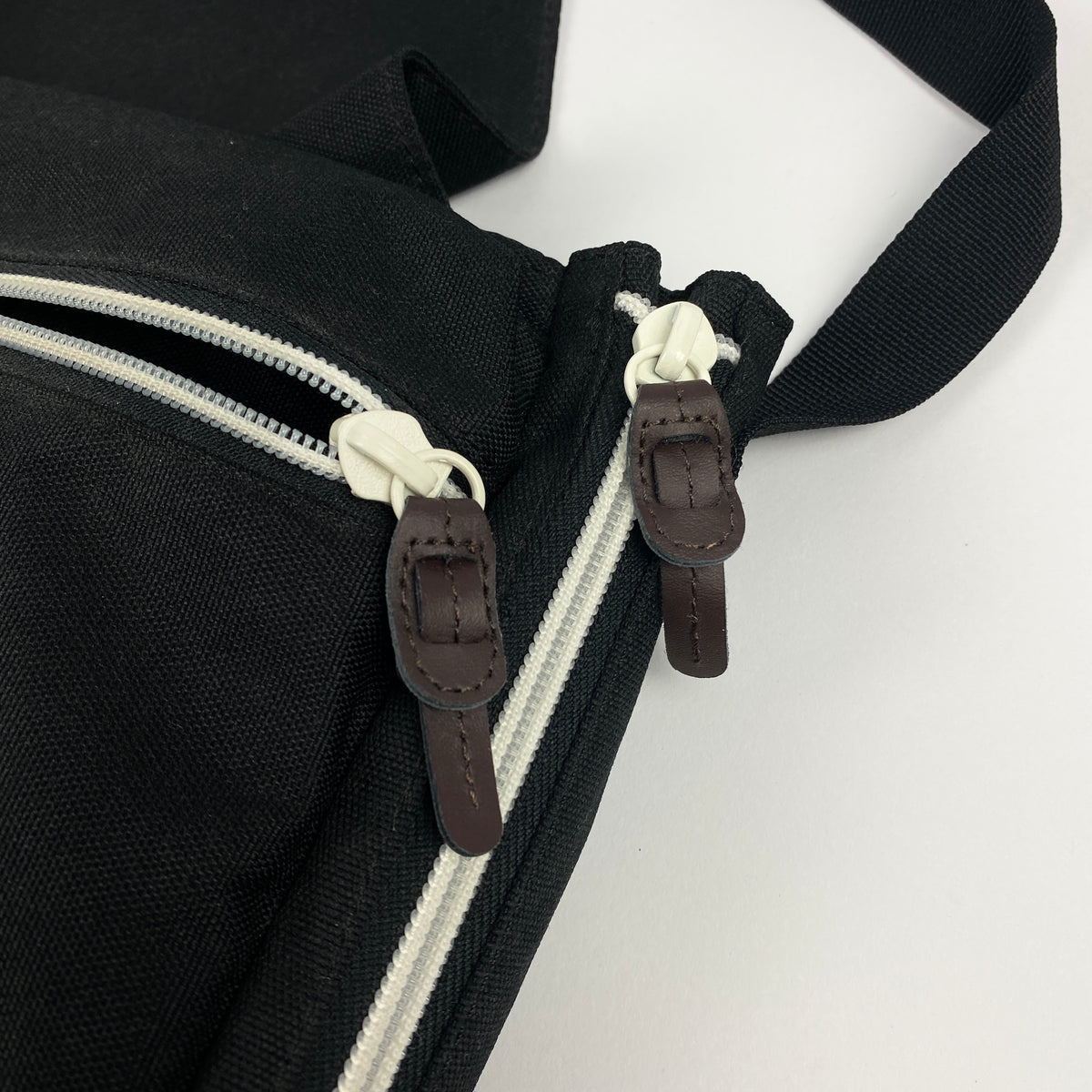 LACOSTE Umhängetasche