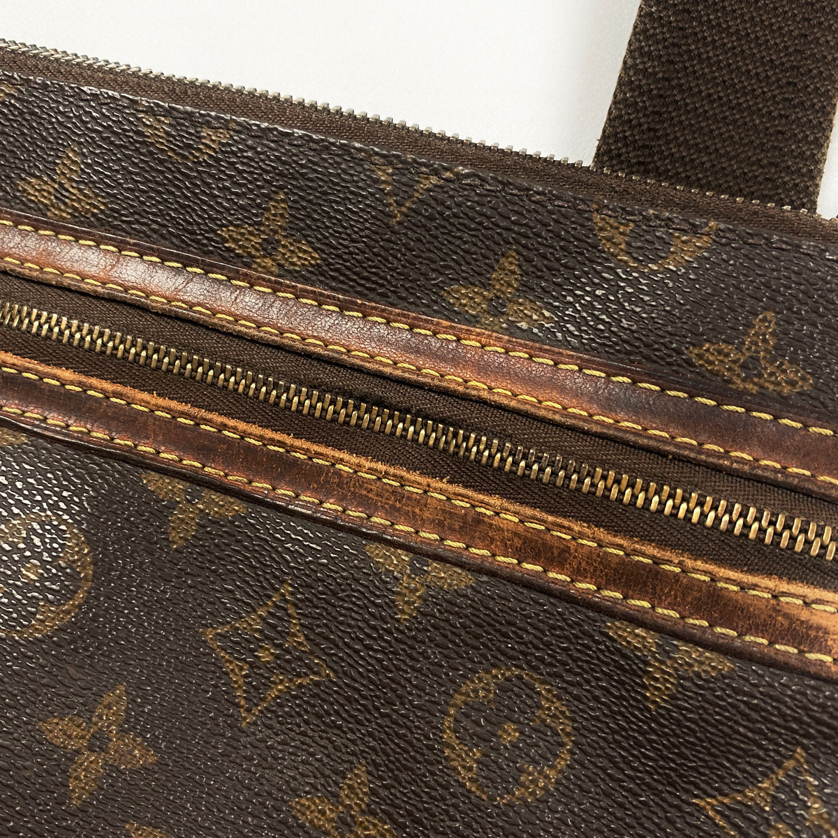 Vintage LOUIS VUITTON shoulder bag