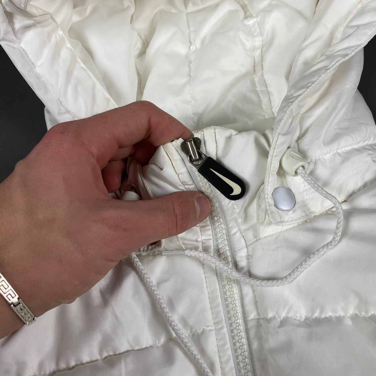 NIKE Spell Out Puffer Jacke