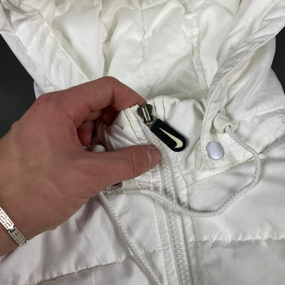NIKE Spell Out Puffer Jacke