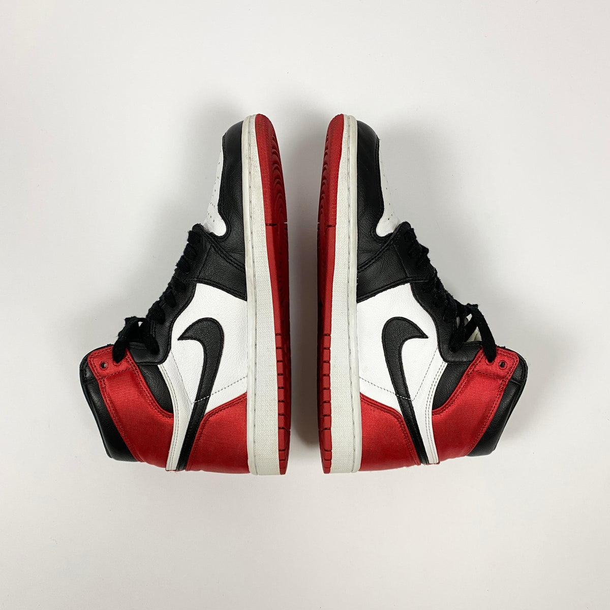 Nike Air Jordan 1 OG "Red Satin"