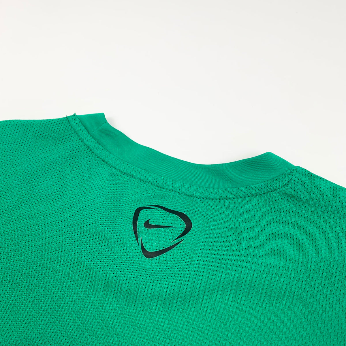 NIKE Mid Swoosh Tee